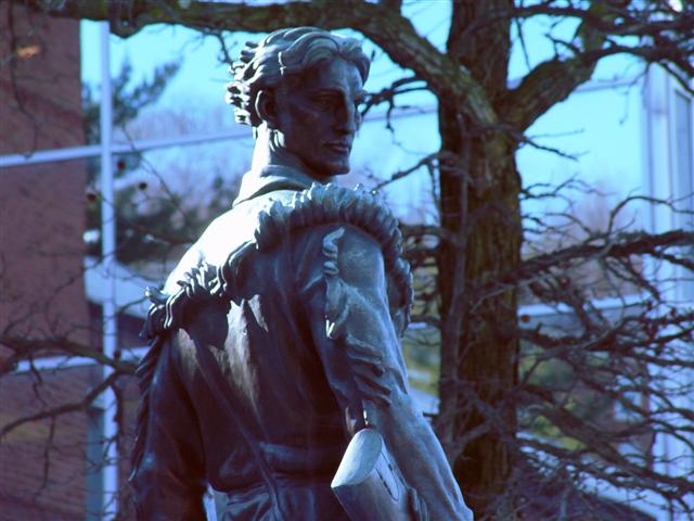 statue-fixed-small.jpg